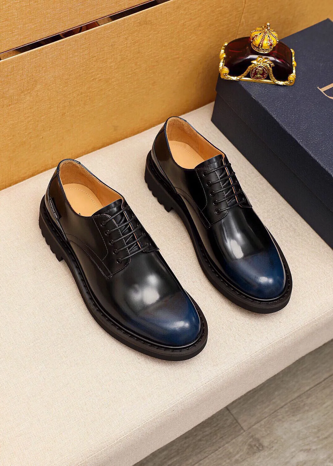 Men's shoes 💰580💐 Product trademark: Dior "Dior" business leather shoes Regular size: 39-44 (38.45🉑️customized) Product materials: Selected Italian imported first-layer open-edge beaded cowhide upper, imported water-dyed 🐂 cowhide lining. Strong three-dimensional visual effect, original outsole Color: 3 colors optional